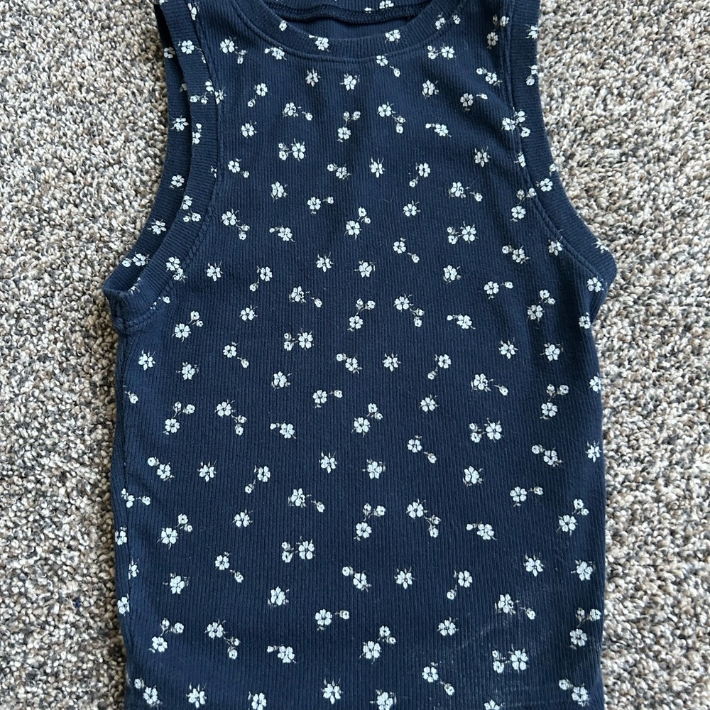 Women’s Cropped Hollister Tank Top Lot - Picture 6 of 9